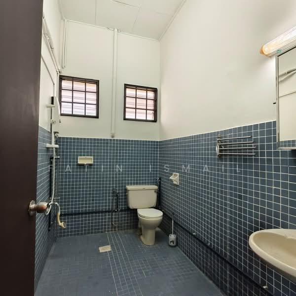2.5-storey Terraced House for Sale in Ampang Jaya (Ampang) - Fatin Ismail - Bathroom - PropertyGuru.com.my