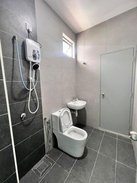 2-storey Terraced House for Rent in Kampung Sentosa Barat (Pasir Gudang) - Erica Lim - Bathroom - PropertyGuru.com.my
