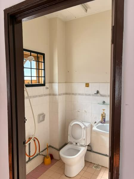 Rumah Teres 2-Tingkat untuk Dijual di Taman Wawasan (Puchong) - Jowie Kwek - Bathroom - PropertyGuru.com.my