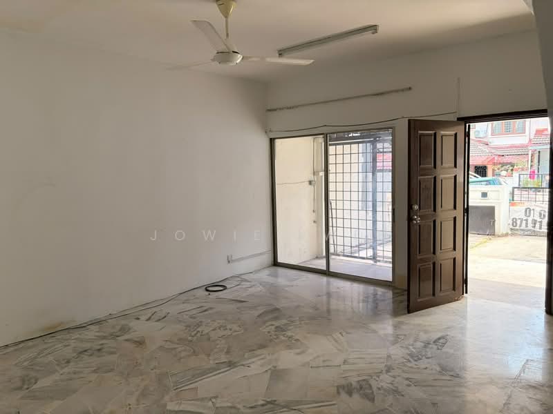 Rumah Teres 2-Tingkat untuk Dijual di Taman Wawasan (Puchong) - Jowie Kwek - Living Room - PropertyGuru.com.my