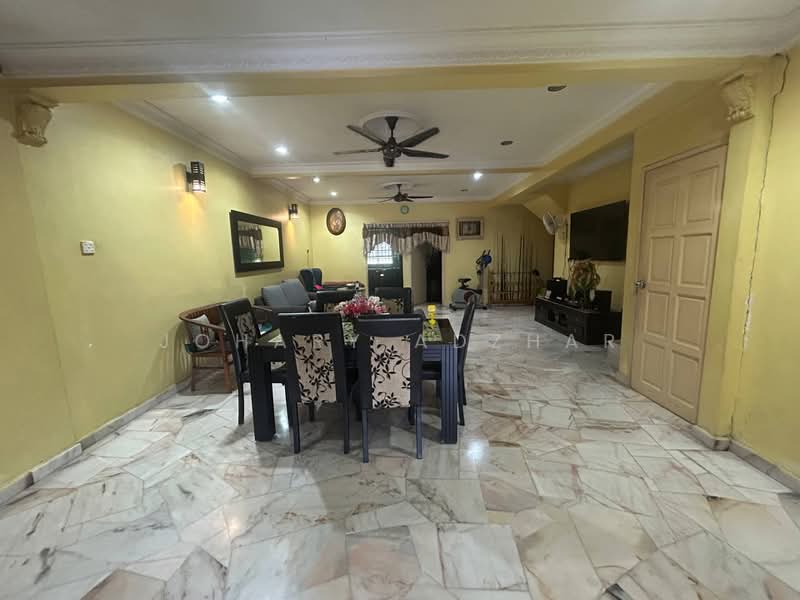 2-storey Terraced House for Sale in Taman Desa Mas (Rawang) - Johary Adzhar - Living Room - PropertyGuru.com.my