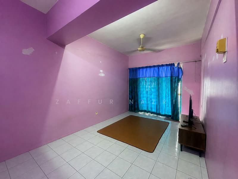 Pangsapuri untuk Dijual di Sri Ria Apartments - Zaffur Nazri - Living Room - PropertyGuru.com.my