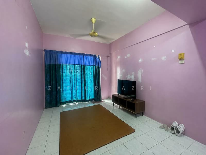 Pangsapuri untuk Dijual di Sri Ria Apartments - Zaffur Nazri - Living Room - PropertyGuru.com.my