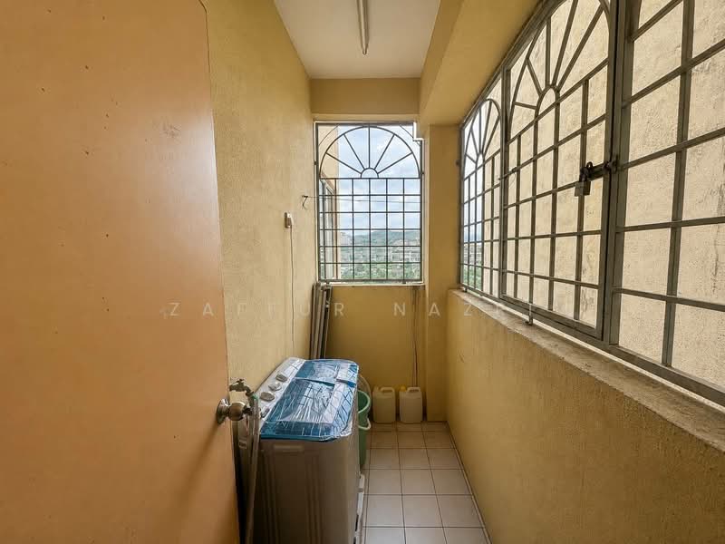 Pangsapuri untuk Dijual di Sri Ria Apartments - Zaffur Nazri - Balcony - PropertyGuru.com.my