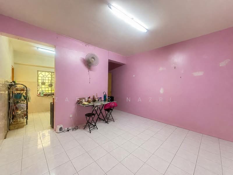 Pangsapuri untuk Dijual di Sri Ria Apartments - Zaffur Nazri - Living Room - PropertyGuru.com.my