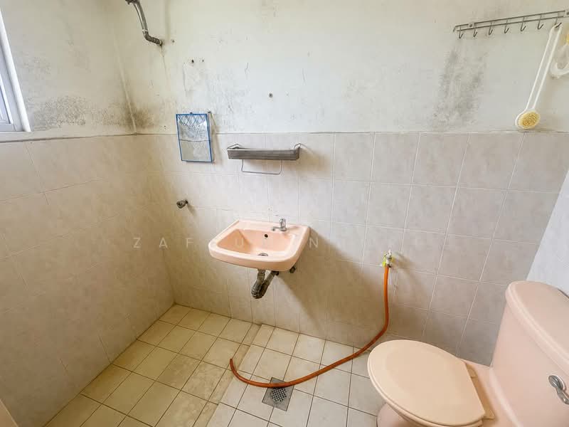 Pangsapuri untuk Dijual di Sri Ria Apartments - Zaffur Nazri - Bathroom - PropertyGuru.com.my