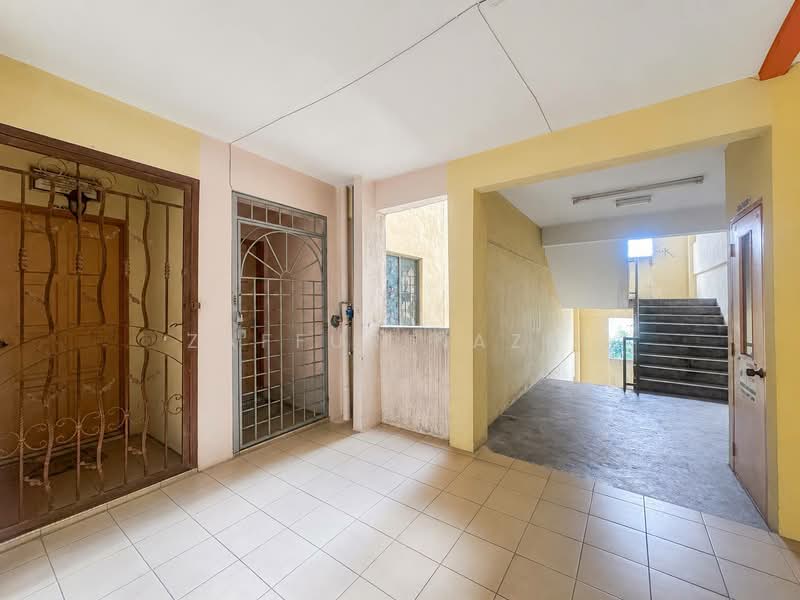 Pangsapuri untuk Dijual di Sri Ria Apartments - Zaffur Nazri - Entrance - PropertyGuru.com.my