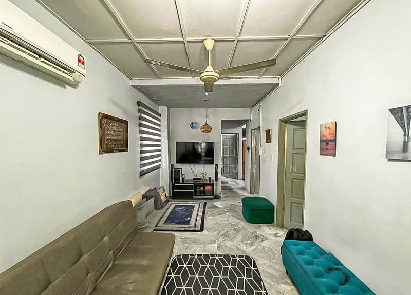 Rumah Teres 1 Tingkat untuk Dijual di Bandar Bukit Beruntung (Bukit Beruntung) - Zann Fauzan - Living Room - PropertyGuru.com.my