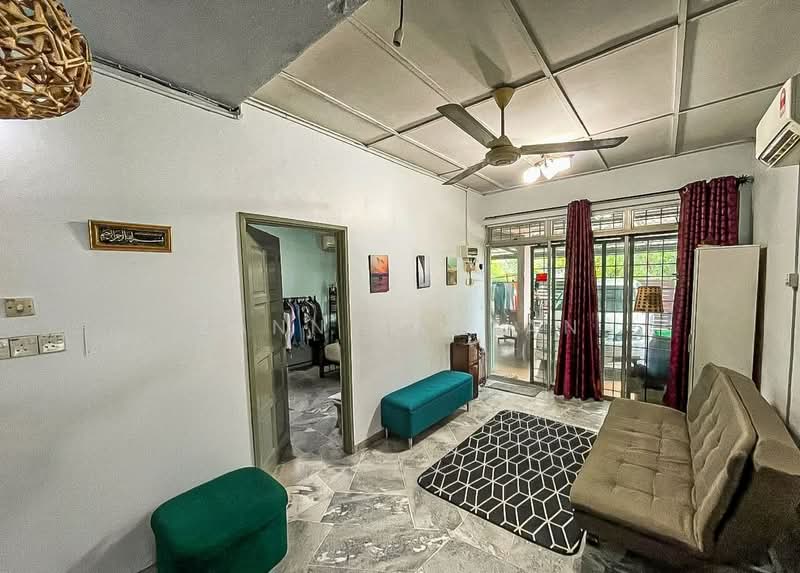 Rumah Teres 1 Tingkat untuk Dijual di Bandar Bukit Beruntung (Bukit Beruntung) - Zann Fauzan - Living Room - PropertyGuru.com.my