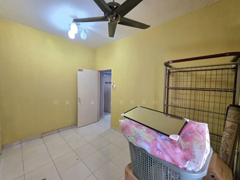 Pangsapuri untuk Dijual di Sri Ixora Apartment - Hawa Ibrahim - Bedroom - PropertyGuru.com.my
