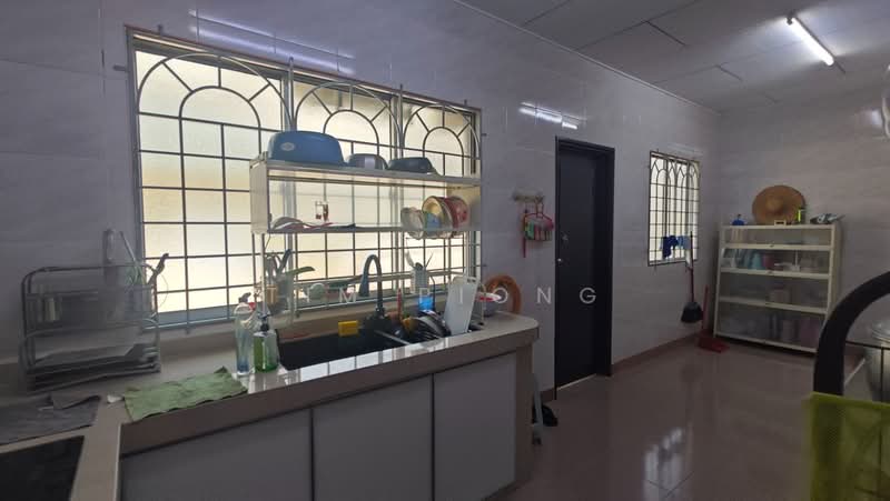 1-storey Terraced House for Sale in Taman Cheng Ria (Bertam) - Tim Piong - Kitchen - PropertyGuru.com.my
