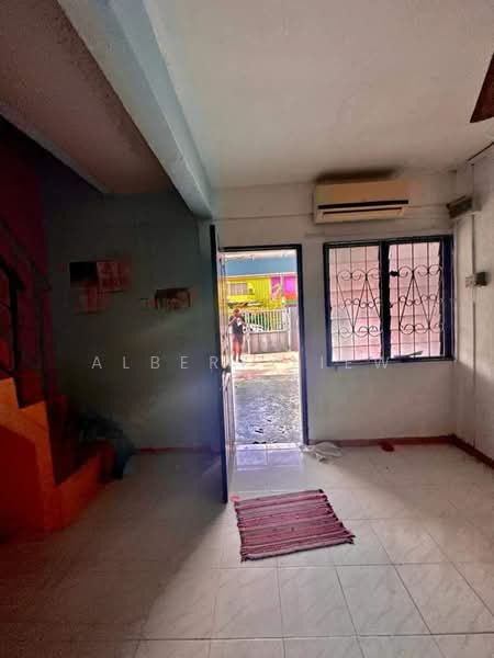 Rumah Teres 2 Tingkat untuk Dijual di Skudai (Johor) - Albert Liew - Entrance - PropertyGuru.com.my