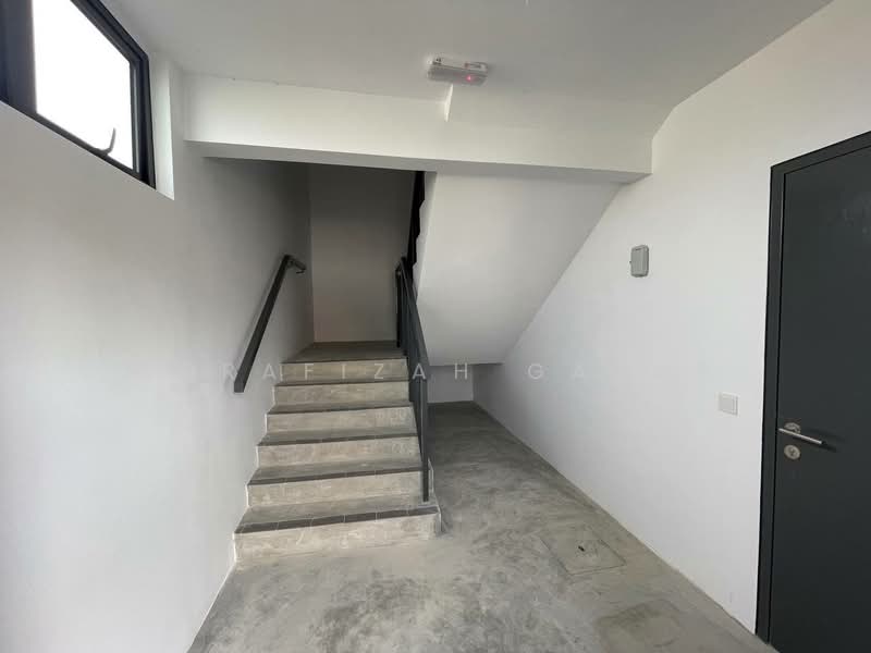 Semi-D Factory for Rent in Bukit Raja (Selangor) - NoraFizah Gapar - Entrance - PropertyGuru.com.my