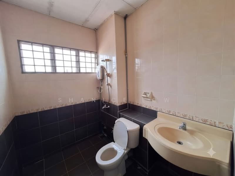2-storey Terraced House for Sale in Bandar Puteri Puchong (Puchong) - Shanice Low - Bathroom - PropertyGuru.com.my