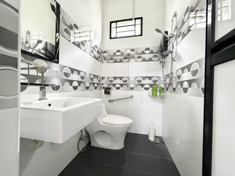 2-storey Terraced House for Sale in Bandar Putra (Kulai) - Zhiyi Lee - Bathroom - PropertyGuru.com.my