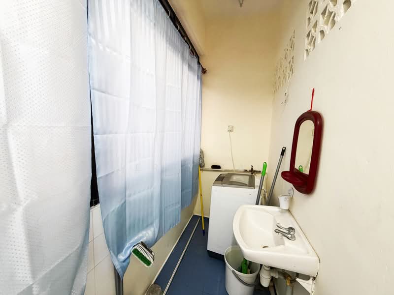 Rumah Flat untuk Disewa di Taman Sri Penawar - Jerry Tan - Bathroom - PropertyGuru.com.my