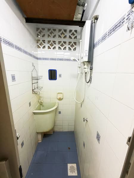 Rumah Flat untuk Disewa di Taman Sri Penawar - Jerry Tan - Bathroom - PropertyGuru.com.my