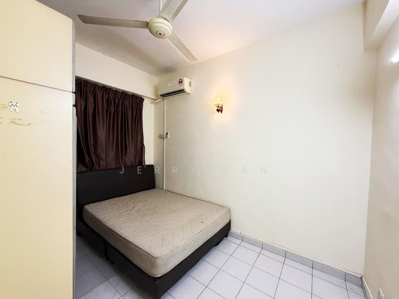 Rumah Flat untuk Disewa di Taman Sri Penawar - Jerry Tan - Bedroom - PropertyGuru.com.my