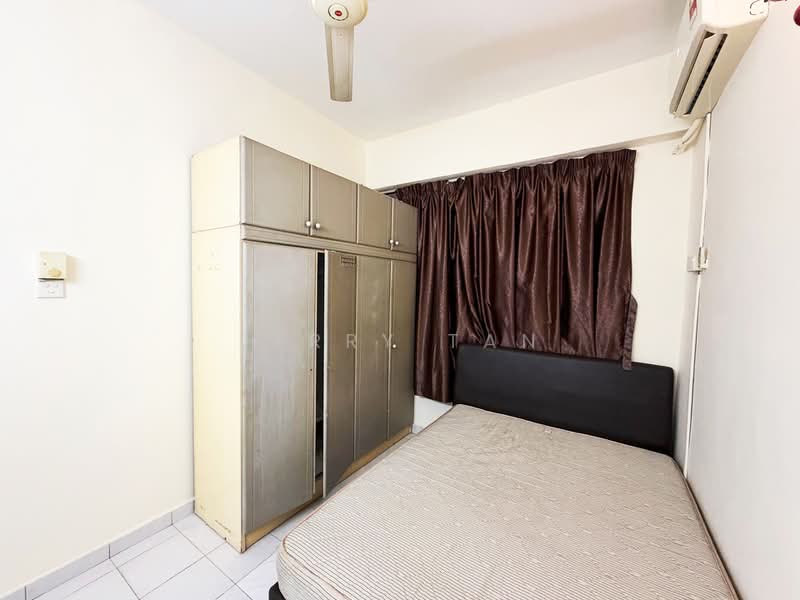 Rumah Flat untuk Disewa di Taman Sri Penawar - Jerry Tan - Bedroom - PropertyGuru.com.my