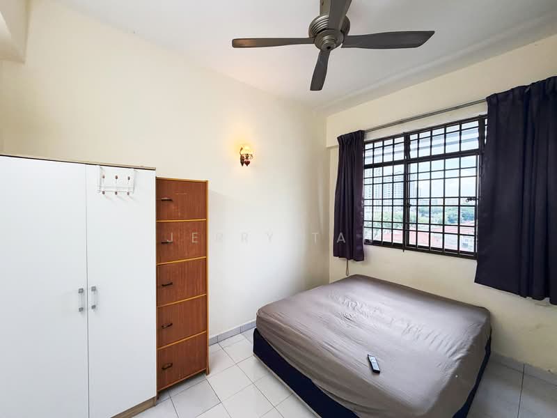 Rumah Flat untuk Disewa di Taman Sri Penawar - Jerry Tan - Bedroom - PropertyGuru.com.my