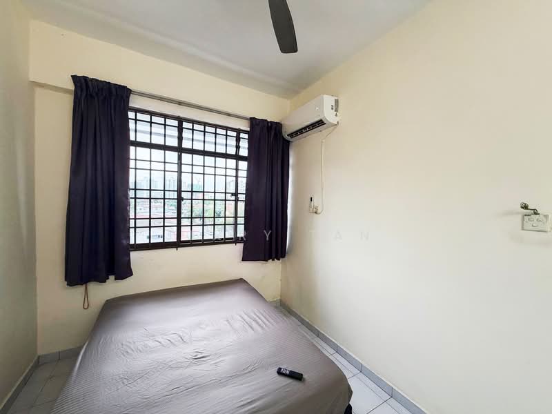 Rumah Flat untuk Disewa di Taman Sri Penawar - Jerry Tan - Bedroom - PropertyGuru.com.my