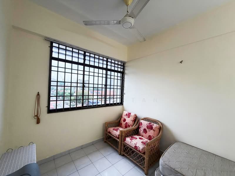 Rumah Flat untuk Disewa di Taman Sri Penawar - Jerry Tan - Living Room - PropertyGuru.com.my