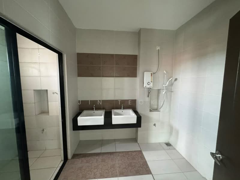 Rumah Berkembar untuk Dijual di Taman Nusa Idaman (Iskandar Puteri (Nusajaya)) - Jin Teok - Bathroom - PropertyGuru.com.my