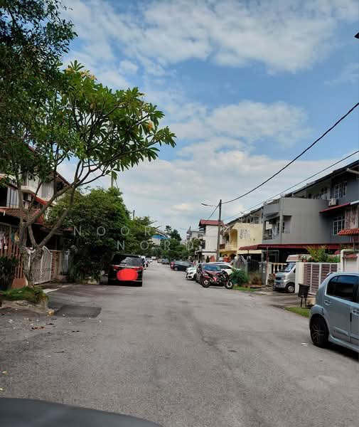 3-storey Terraced House for Sale in Taman Dagang (Ampang) - Noor Zihan Nordin - Exterior - PropertyGuru.com.my