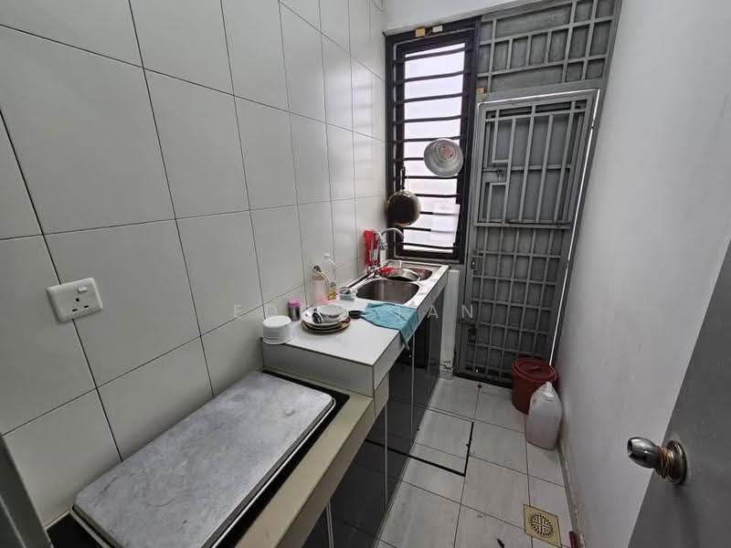 2-storey Terraced House for Sale in Bukit Indah (Iskandar Puteri (Nusajaya)) - Eddy Tan - Kitchen - PropertyGuru.com.my