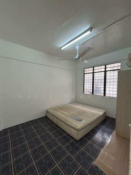 Rumah Flat untuk Dijual di Taman Desaria - Hafiz Yaacob - Bedroom - PropertyGuru.com.my