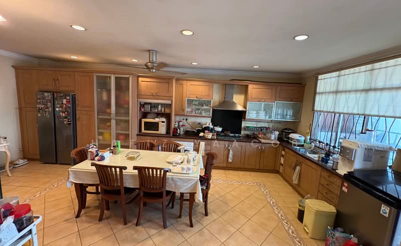 Semi-Detached House for Sale in Seksyen 13 (Shah Alam) - Hafiz Yaacob - Kitchen - PropertyGuru.com.my