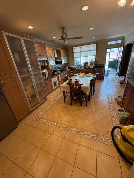 Semi-Detached House for Sale in Seksyen 13 (Shah Alam) - Hafiz Yaacob - Kitchen - PropertyGuru.com.my