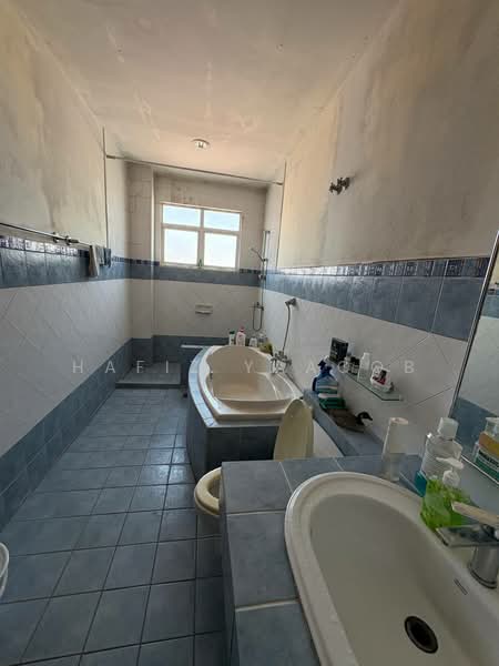 Semi-Detached House for Sale in Seksyen 13 (Shah Alam) - Hafiz Yaacob - Bathroom - PropertyGuru.com.my