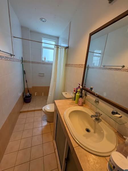 Semi-Detached House for Sale in Seksyen 13 (Shah Alam) - Hafiz Yaacob - Bathroom - PropertyGuru.com.my