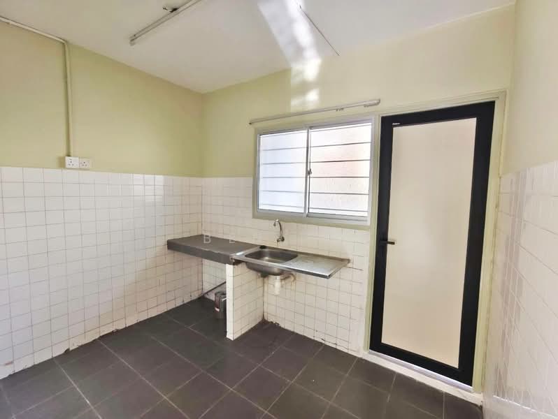 Rumah Flat untuk Dijual di PKNS Flat Seksyen 1 - BEN NG - Kitchen - PropertyGuru.com.my