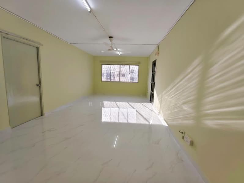 Rumah Flat untuk Dijual di PKNS Flat Seksyen 1 - BEN NG - Living Room - PropertyGuru.com.my