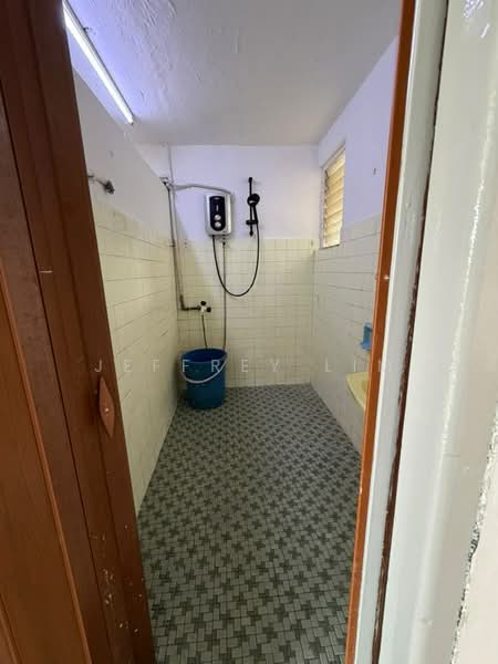 1-storey Terraced House for Sale in Taman Johor (Tampoi) - Jeffrey Lim - Bathroom - PropertyGuru.com.my