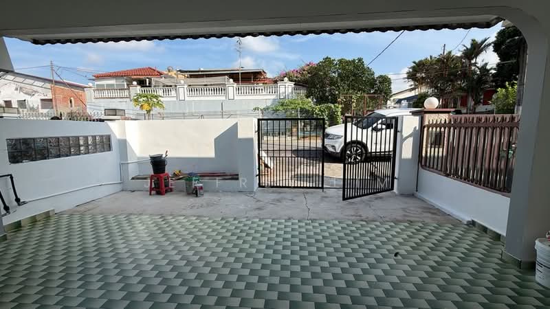 1-storey Terraced House for Sale in Taman Johor (Tampoi) - Jeffrey Lim - Exterior - PropertyGuru.com.my
