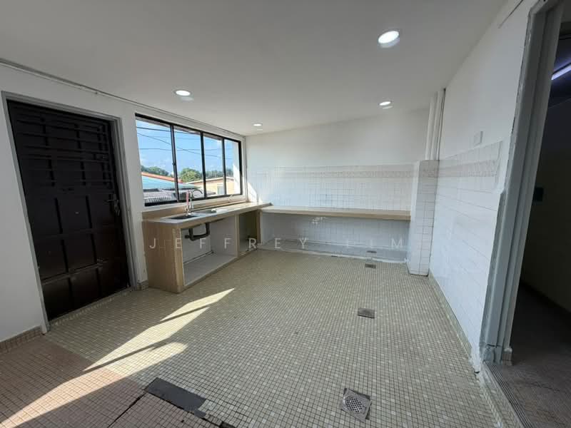 1-storey Terraced House for Sale in Taman Johor (Tampoi) - Jeffrey Lim - Kitchen - PropertyGuru.com.my