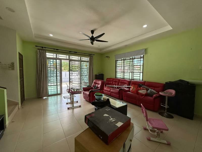 Rumah Teres 2 Tingkat untuk Disewa di Taman Pulai Flora (Skudai) - YC Fung - Living Room - PropertyGuru.com.my