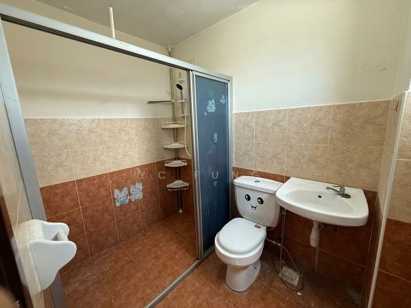 Rumah Teres 2 Tingkat untuk Disewa di Taman Pulai Flora (Skudai) - YC Fung - Bathroom - PropertyGuru.com.my