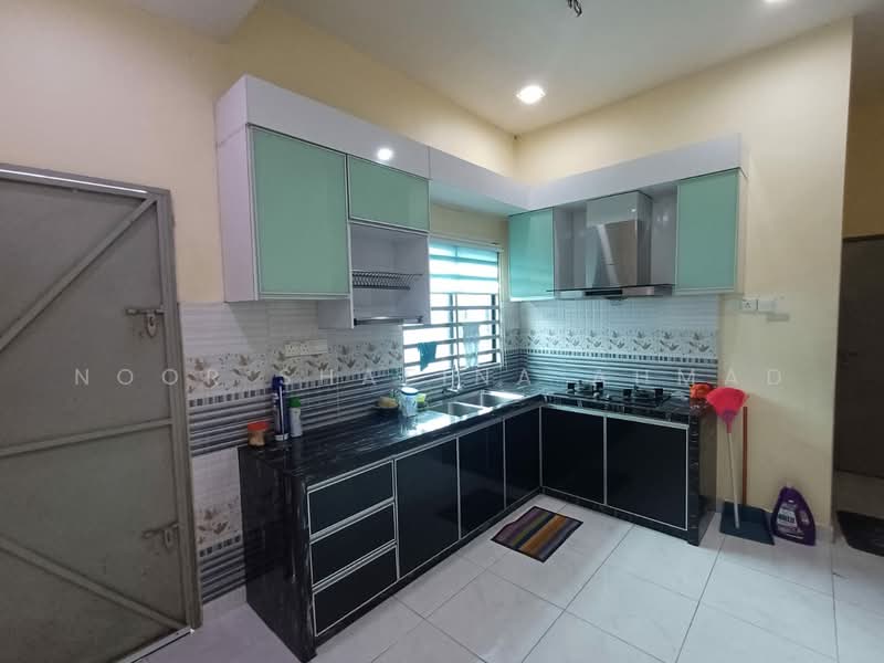 1-storey Terraced House for Sale in Taman Pinggiran Bertam (Kepala Batas) - Noor Shafina Ahmad - Kitchen - PropertyGuru.com.my