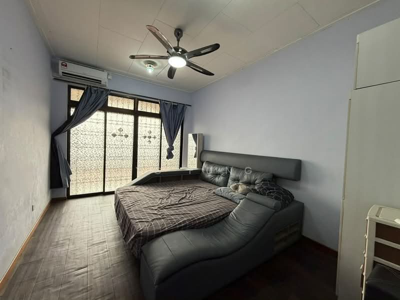 Rumah Teres 2 Tingkat untuk Disewa di Taman Jaya Mas (Skudai) - YC Fung - Bedroom - PropertyGuru.com.my