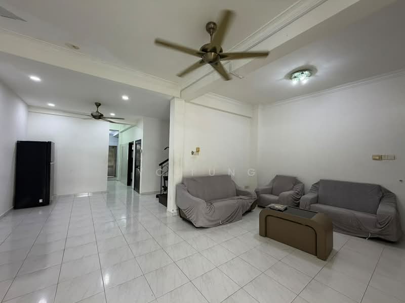 Rumah Teres 2 Tingkat untuk Disewa di Taman Jaya Mas (Skudai) - YC Fung - Living Room - PropertyGuru.com.my