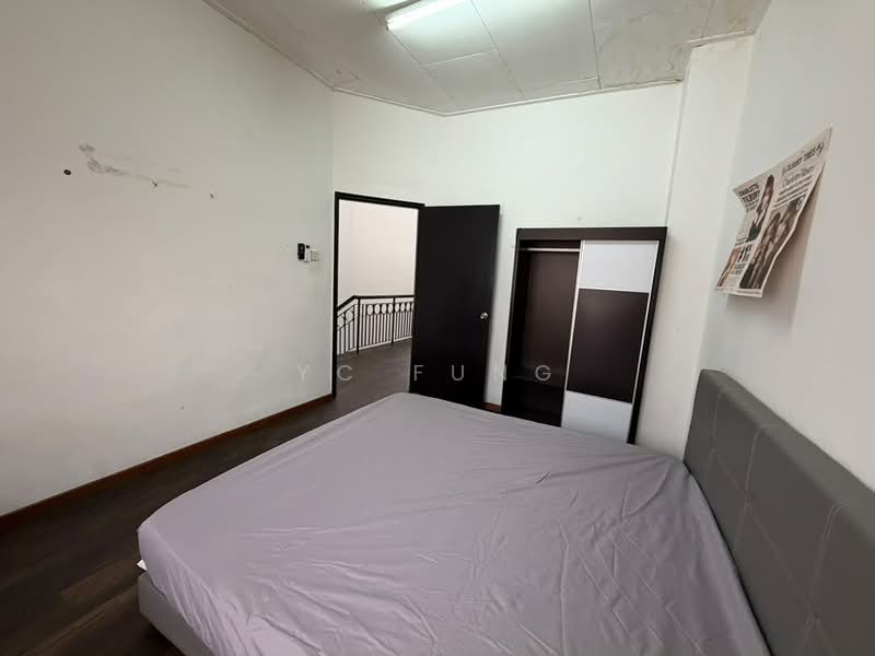 Rumah Teres 2 Tingkat untuk Disewa di Taman Jaya Mas (Skudai) - YC Fung - Bedroom - PropertyGuru.com.my