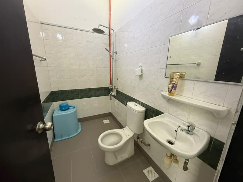 Rumah Teres 2 Tingkat untuk Disewa di Taman Jaya Mas (Skudai) - YC Fung - Bathroom - PropertyGuru.com.my