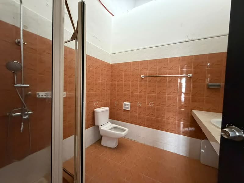 Rumah Teres 2 Tingkat untuk Disewa di Taman Jaya Mas (Skudai) - YC Fung - Bathroom - PropertyGuru.com.my