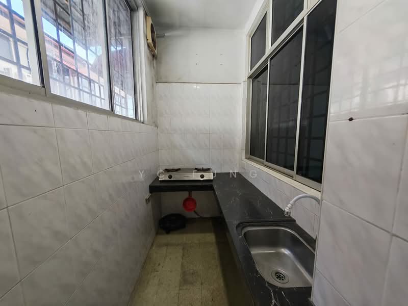 Rumah Teres 2 Tingkat untuk Disewa di Taman Suria (Johor Bahru) - YC Fung - Kitchen - PropertyGuru.com.my