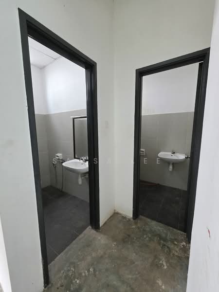Kedai untuk Dijual di Permas Jaya (Johor) - Sausa Lee - Bathroom - PropertyGuru.com.my