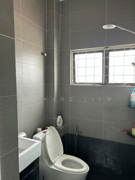 Rumah Teres 2 Tingkat untuk Dijual di Taman Sea (Petaling Jaya) - Richard Liew - Bathroom - PropertyGuru.com.my